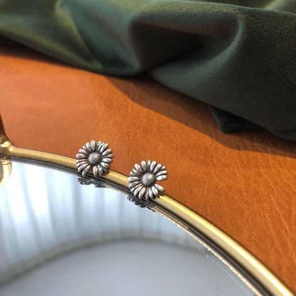 NEW 925 Sterling Silver Vintage Daisy Earrings - Picture 6 of 11